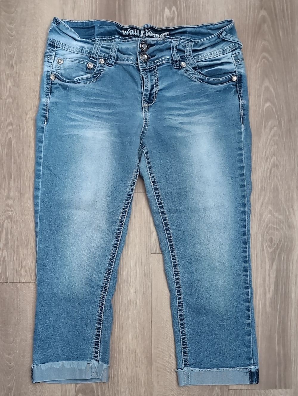 Wallflower Cuffed Capri Jeans